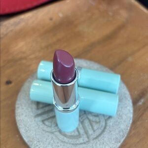 Vintage Clinique - A Different Grape